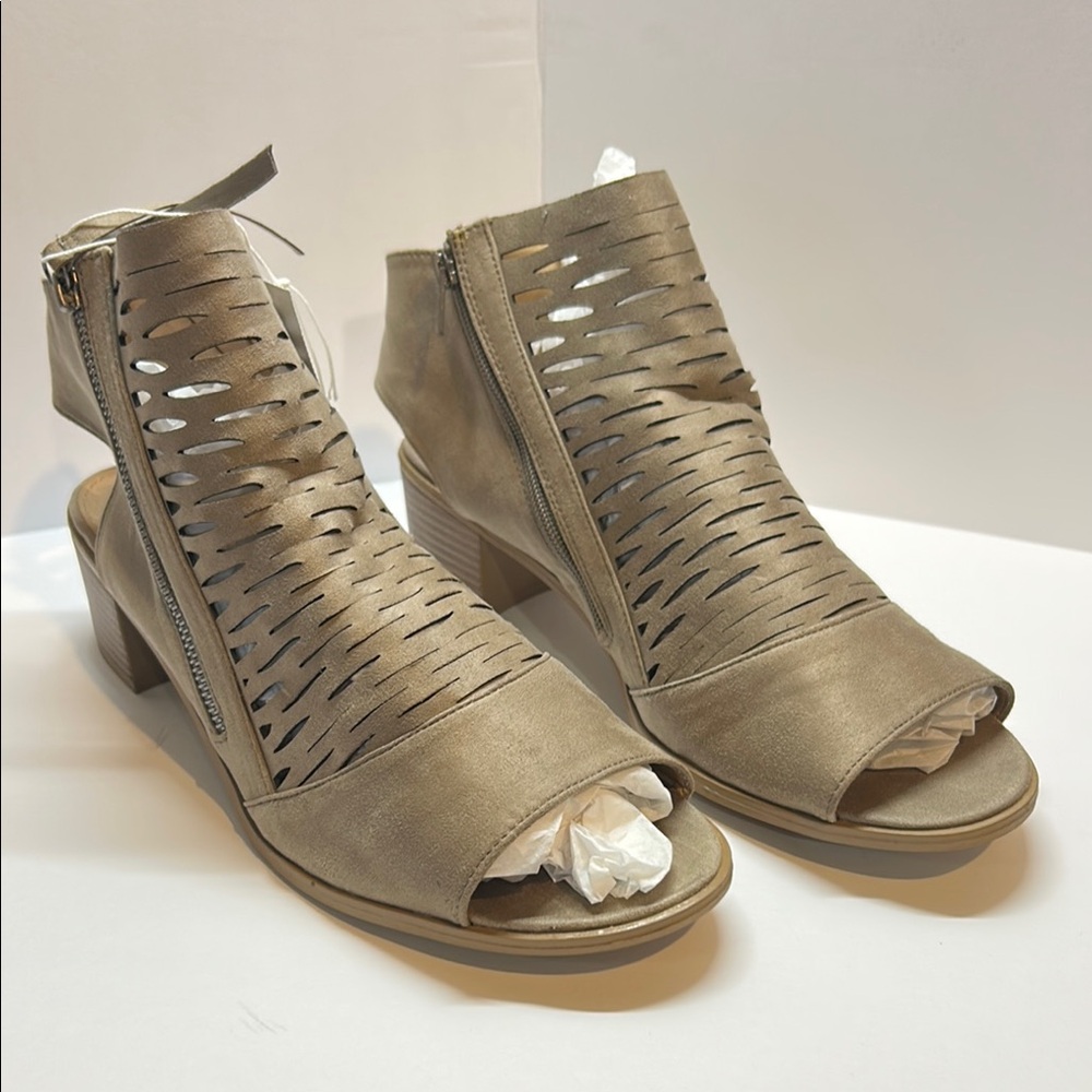 American Eagle by Payless Taupe Laser-Cut Peep-Toe Block Heel Sandals 13M